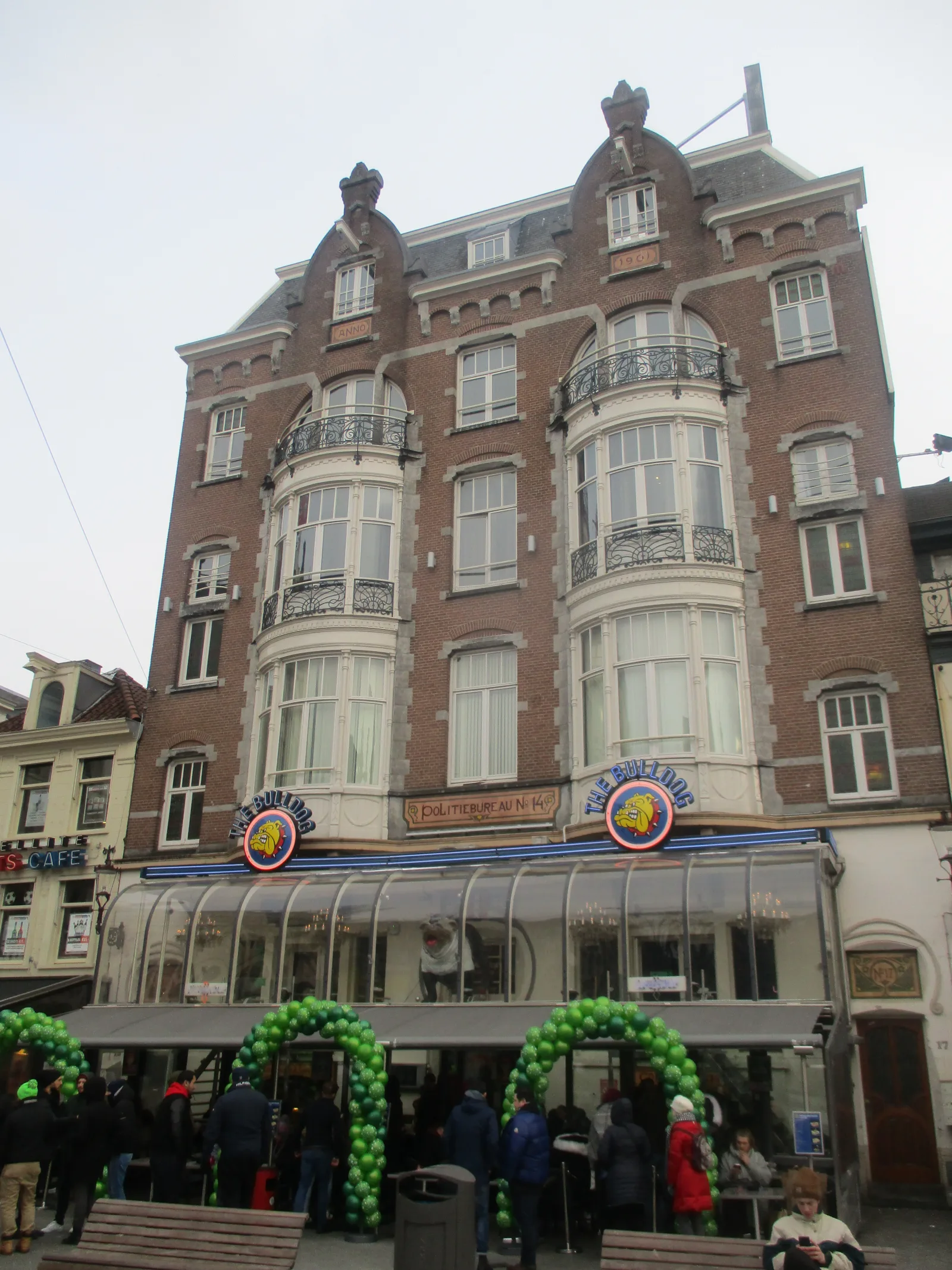 The Bulldog Ex-Police Station at Leidseplein 17, with Politiebureau № 14 plaque and Bulldog storefront.