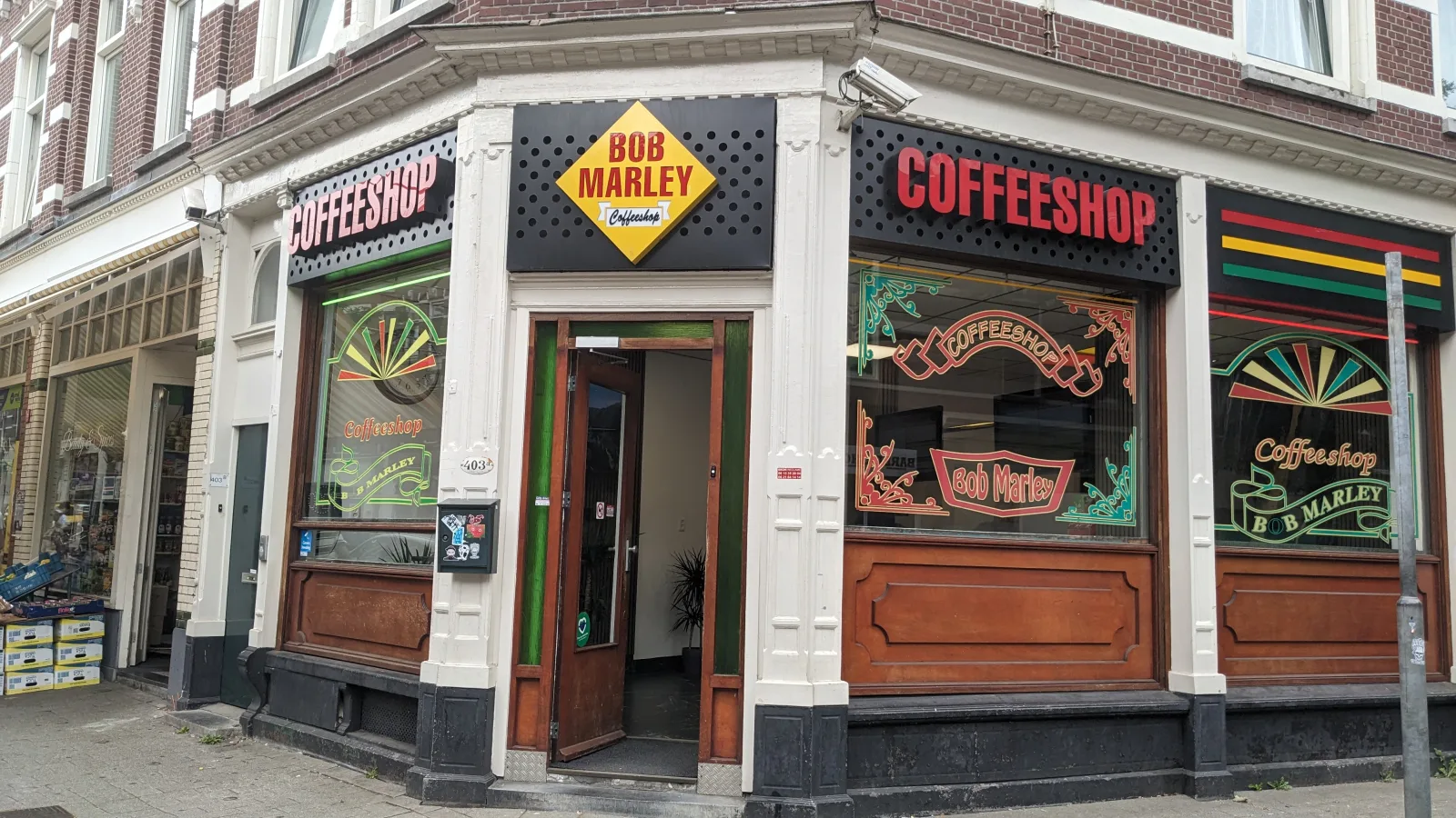 Bob Marley Coffeeshop storefront at Nieuwe Binnenweg 403, Delfshaven, Rotterdam