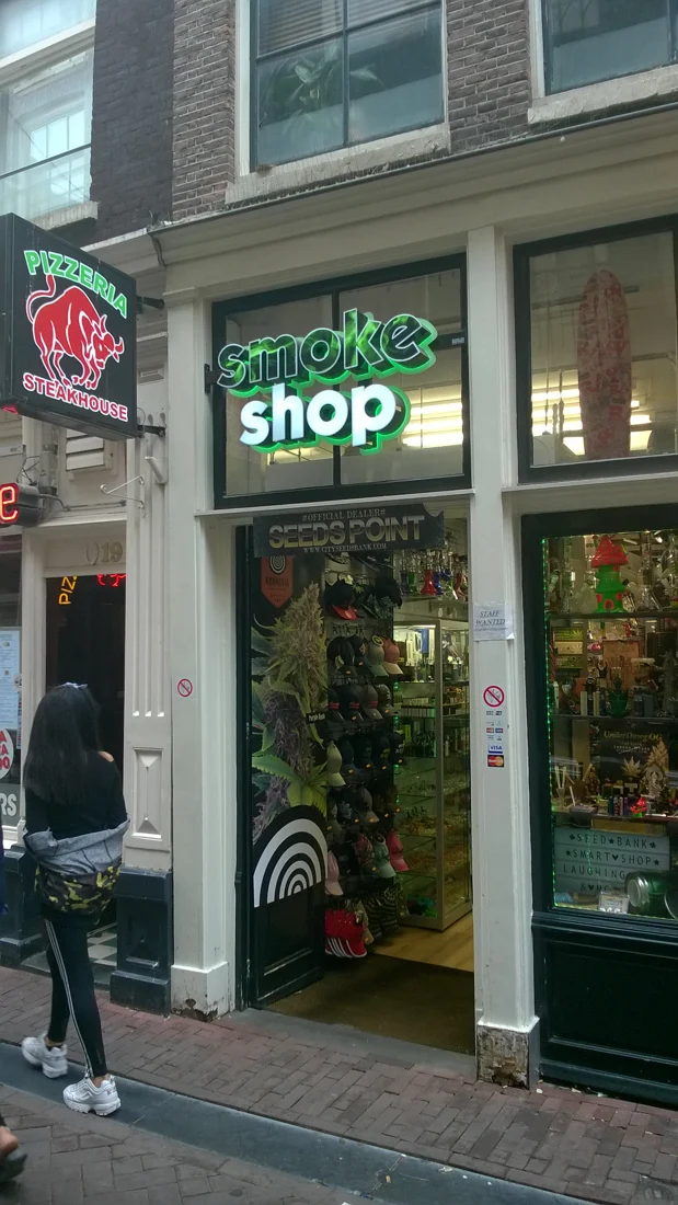 Smoke Shop at Lange Niezel 21, archival photograph.