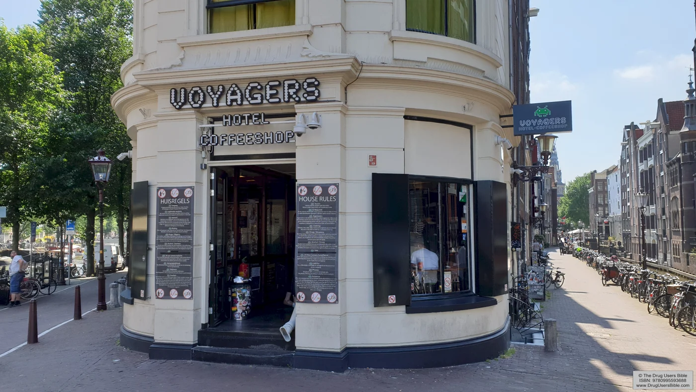 Voyagers on Geldersekade, archival photograph.